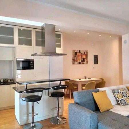 Stylish -Modern Apartment Heart Of Marousi Атина Екстериор снимка